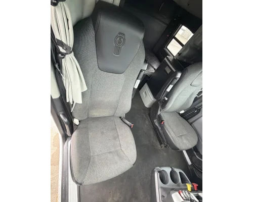 KENWORTH T680 Cab