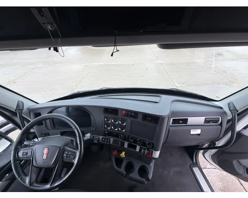 KENWORTH T680 Cab