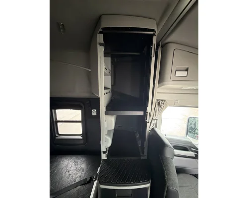 KENWORTH T680 Cab