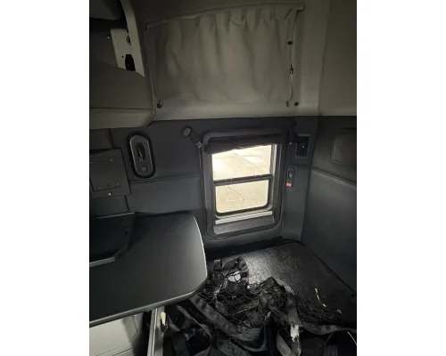 KENWORTH T680 Cab