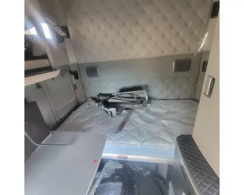 KENWORTH T680 Cab