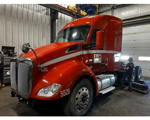 KENWORTH T680 Cab