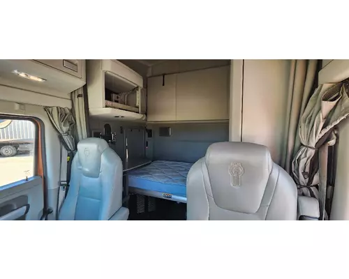 KENWORTH T680 Complete Vehicle