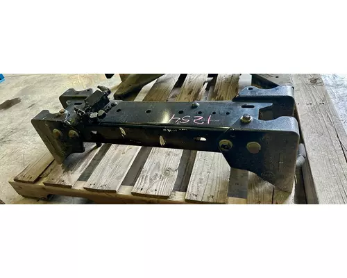 KENWORTH T680 Crossmember