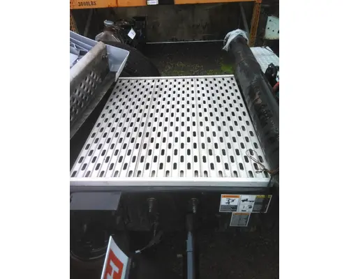 KENWORTH T680 DECK (CATWALK) STEP