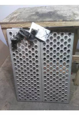 KENWORTH T680 DECK (CATWALK) STEP