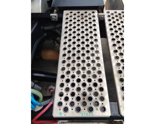 KENWORTH T680 DECK (CATWALK) STEP
