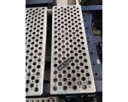 KENWORTH T680 DECK (CATWALK) STEP