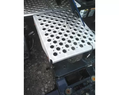 KENWORTH T680 DECK (CATWALK) STEP