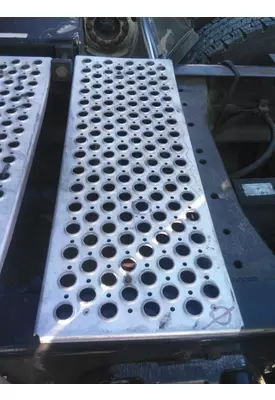 KENWORTH T680 DECK (CATWALK) STEP