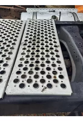 KENWORTH T680 DECK (CATWALK) STEP