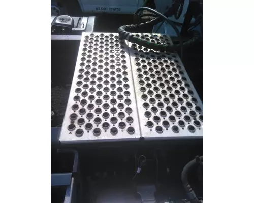 KENWORTH T680 DECK (CATWALK) STEP