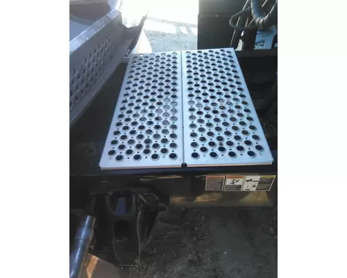 KENWORTH T680 DECK (CATWALK) STEP