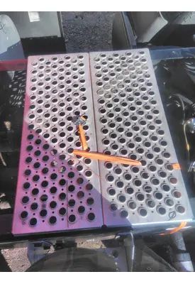 KENWORTH T680 DECK (CATWALK) STEP
