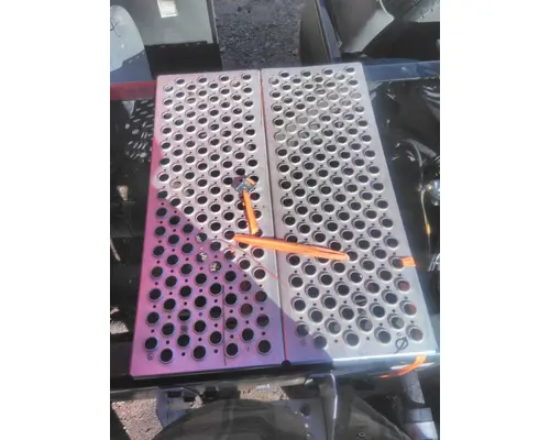 KENWORTH T680 DECK (CATWALK) STEP