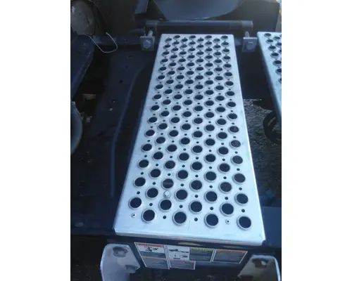 KENWORTH T680 DECK (CATWALK) STEP