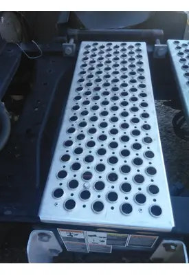 KENWORTH T680 DECK (CATWALK) STEP