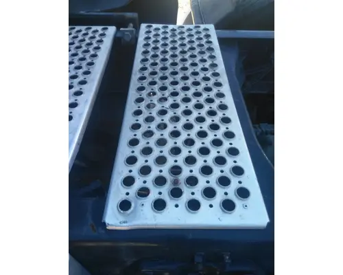KENWORTH T680 DECK (CATWALK) STEP