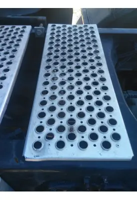 KENWORTH T680 DECK (CATWALK) STEP