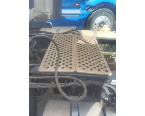 KENWORTH T680 DECK (CATWALK) STEP
