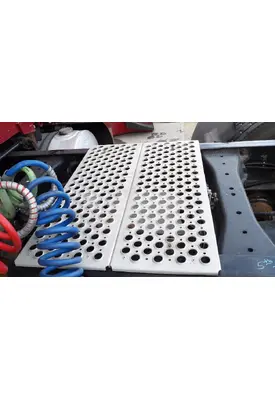 KENWORTH T680 DECK (CATWALK) STEP