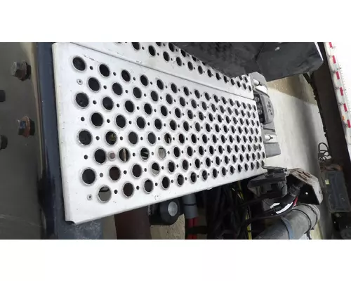 KENWORTH T680 DECK (CATWALK) STEP