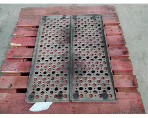KENWORTH T680 DECK (CATWALK) STEP