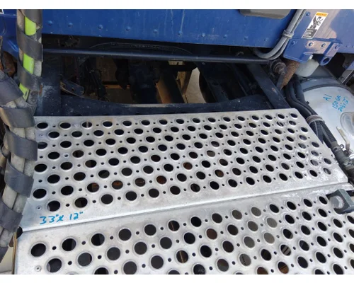 KENWORTH T680 DECK (CATWALK) STEP
