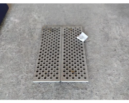 KENWORTH T680 DECK (CATWALK) STEP