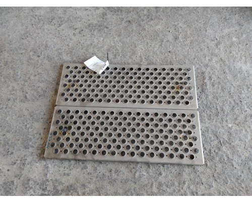 KENWORTH T680 DECK (CATWALK) STEP
