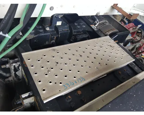 KENWORTH T680 DECK (CATWALK) STEP