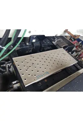 KENWORTH T680 DECK (CATWALK) STEP