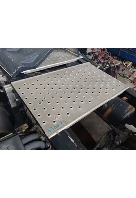 KENWORTH T680 DECK (CATWALK) STEP