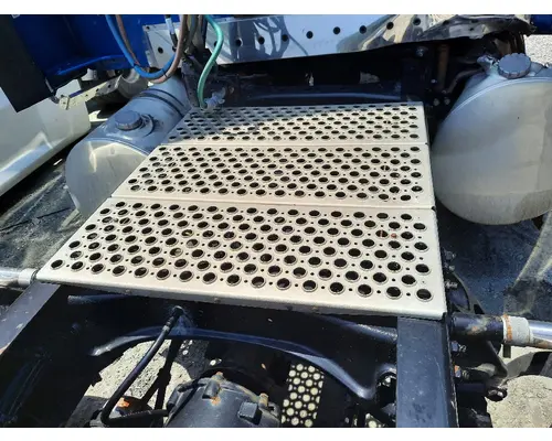 KENWORTH T680 DECK (CATWALK) STEP