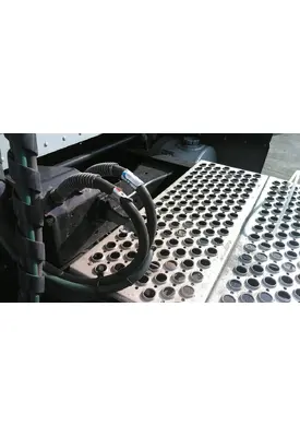 KENWORTH T680 DECK (CATWALK) STEP