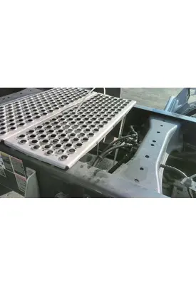KENWORTH T680 DECK (CATWALK) STEP