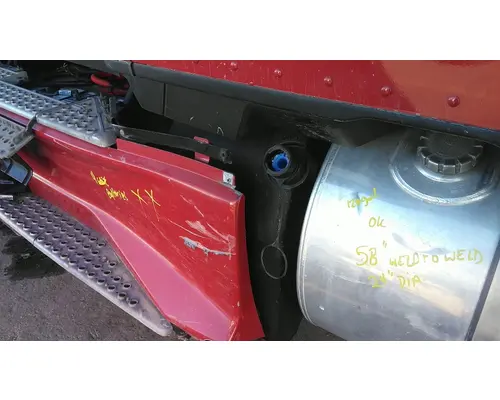 KENWORTH T680 DEF TANK