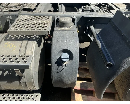 KENWORTH T680 DEF Tank