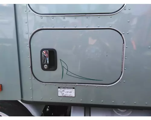 KENWORTH T680 DOOR, COMPARTMENT