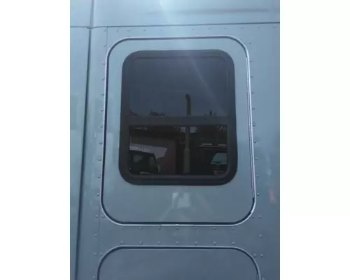 KENWORTH T680 DOOR, COMPARTMENT