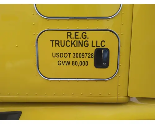 KENWORTH T680 DOOR, COMPARTMENT