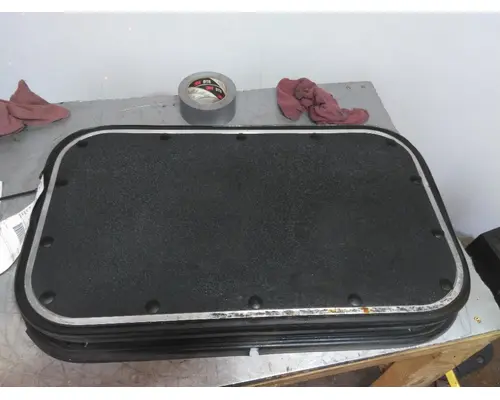 KENWORTH T680 DOOR, COMPARTMENT