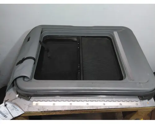 KENWORTH T680 DOOR, COMPARTMENT