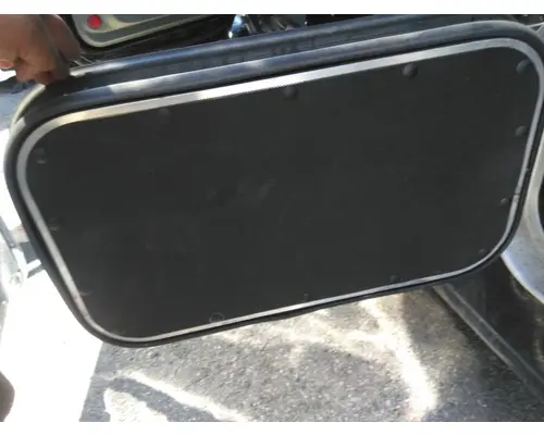 KENWORTH T680 DOOR, COMPARTMENT