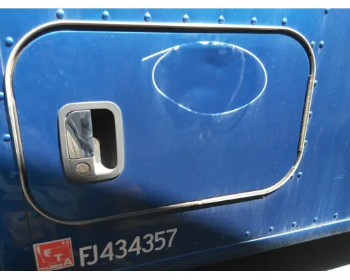 KENWORTH T680 DOOR, COMPARTMENT