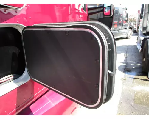 KENWORTH T680 DOOR, COMPARTMENT