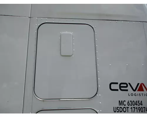 KENWORTH T680 DOOR, COMPARTMENT