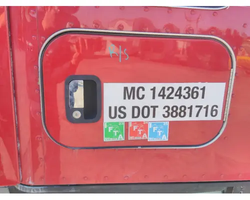 KENWORTH T680 DOOR, COMPARTMENT