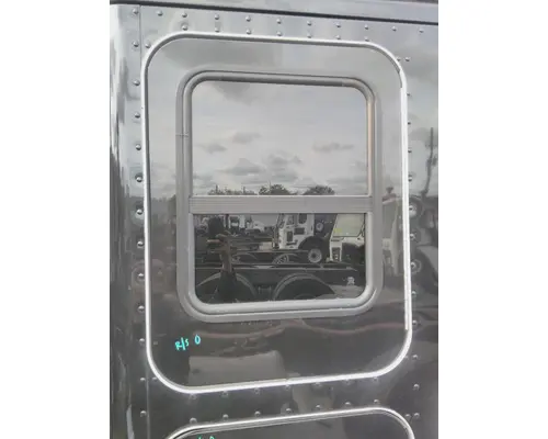 KENWORTH T680 DOOR, COMPARTMENT