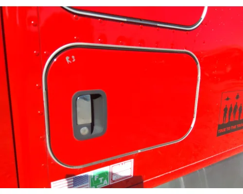 KENWORTH T680 DOOR, COMPARTMENT